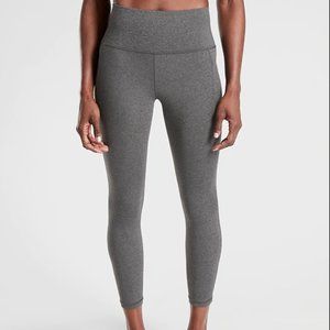 Athleta Salutation Stash Pocket 7/8 Tight